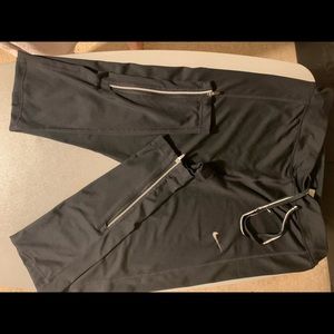Nike zip and back pocket leggings